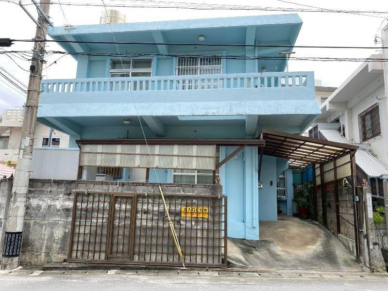 Renovation-Ready 5LDK House in Okinawa City Near Schools & Amenities - Thumbnail 2