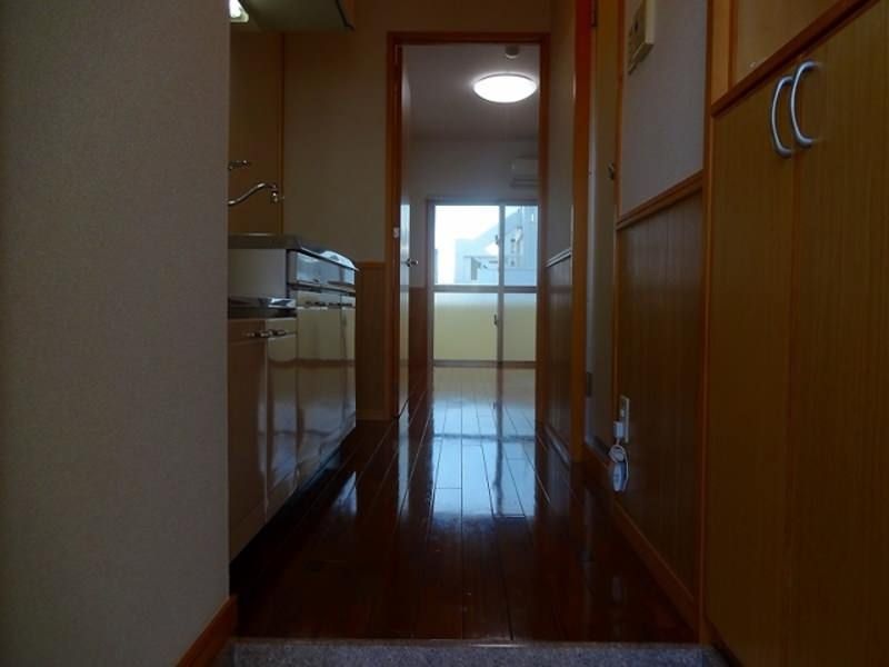 1K Apartment for Rent in Higashimachi, Naha, Okinawa - Thumbnail 3