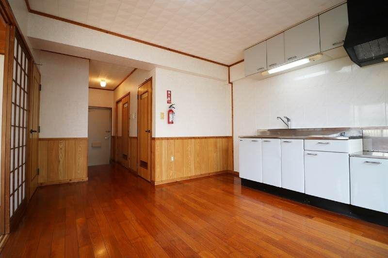 Maison Akamine 2DK Rental Apartment in Naha Uebaru, Okinawa - Thumbnail 3