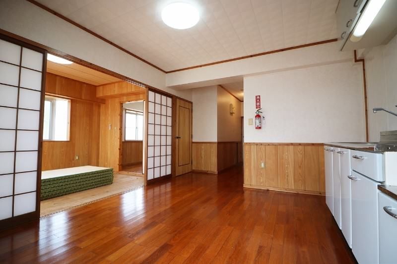 Maison Akamine 2DK Rental Apartment in Naha Uebaru, Okinawa - Thumbnail 4