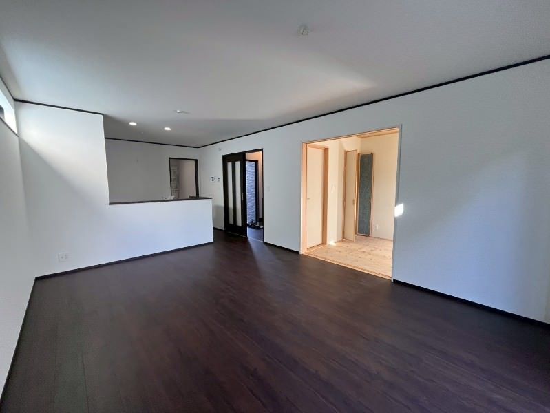 New 2025 3LDK Wooden House for Sale in Naha City Gushi - Thumbnail 2