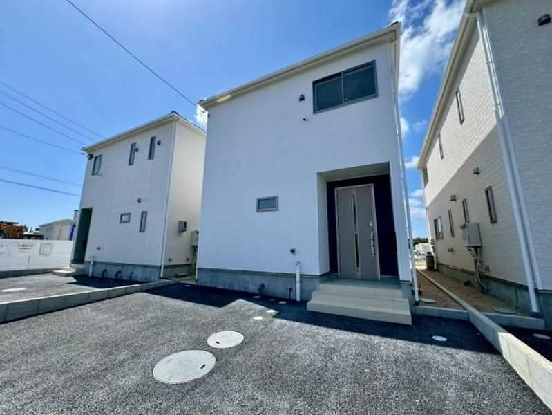New 4LDK House in Uruma City, Okinawa with Seismic Damping - Thumbnail 2