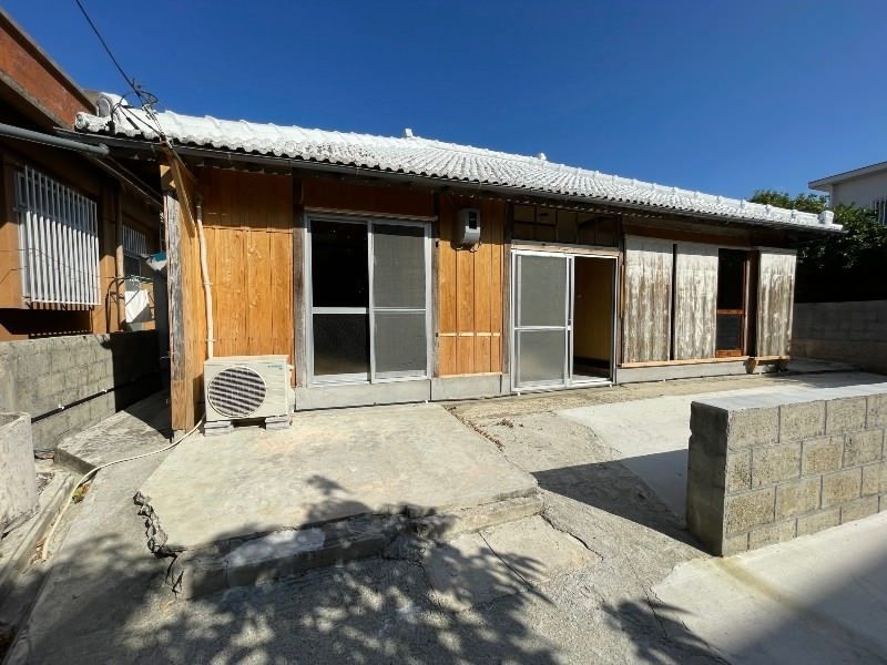 Charming Old Folk House for Rent in Itoman, Okinawa - Thumbnail 4