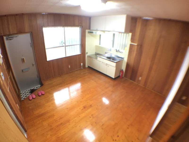 Tawada Apartment Akamichi 2DK Rental in Ginowan, Okinawa - Thumbnail 2