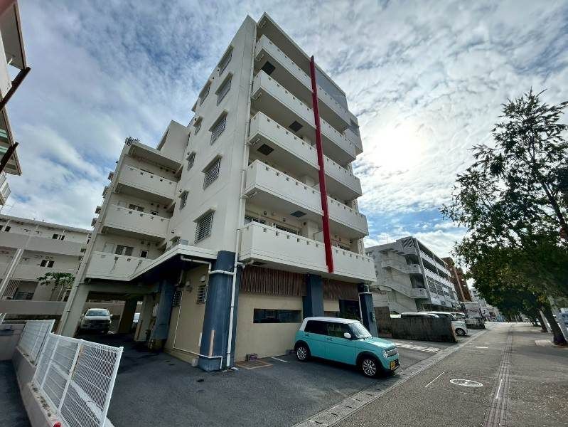 1LDK Apartment for Rent near Omoromachi Station, Naha - Thumbnail 2