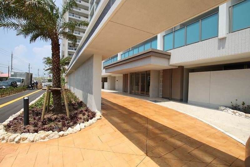 Ocean View 1LDK Apartment in Toyosaki, Tomigusuku - Thumbnail 2