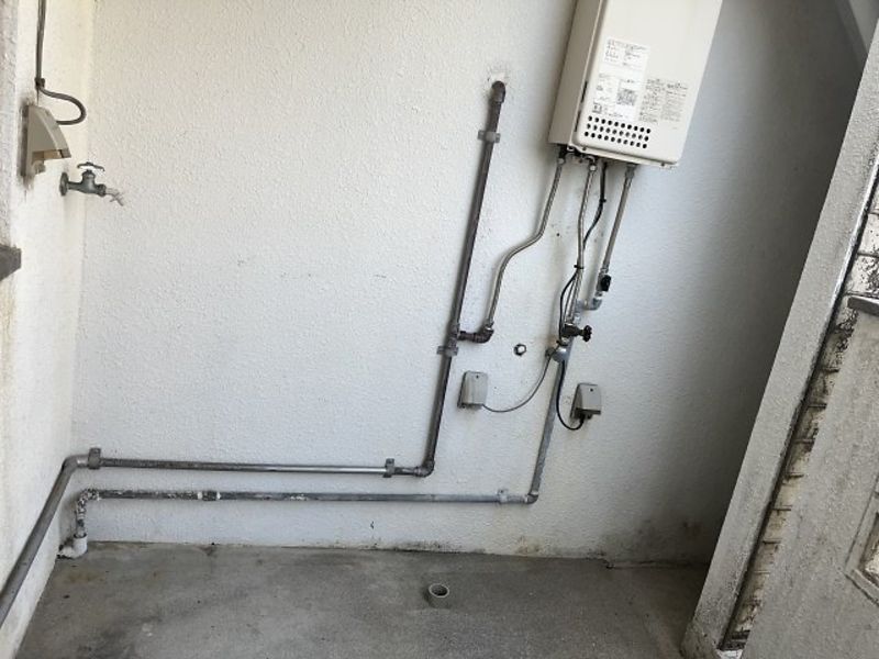 3DK Apartment for Rent in Ginowan, Okinawa near Kita-Nakagusuku IC - Thumbnail 2