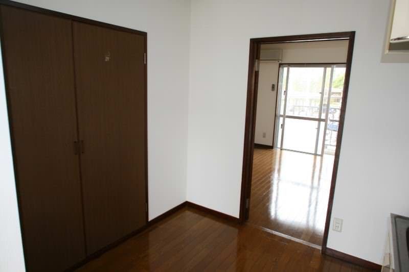 1K Apartment for Rent in Ginowan City, Okinawa - 16.5 sqm - Thumbnail 3