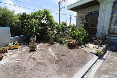 Tsuhaku Beach House in Nakagusuku Village - 3LDK Garden Home — Image 3, Nakagusuku, Okinawa