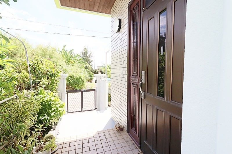 Tsuhaku Beach House in Nakagusuku Village - 3LDK Garden Home - Thumbnail 3