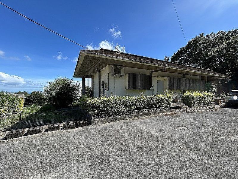4LDK House with East Coast Views in Okinawa City - Thumbnail 2