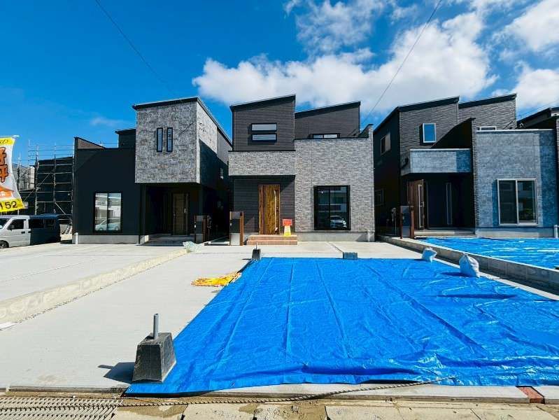 New 2025 4LDK House with 3 Parking in Uruma, Okinawa - Thumbnail 2