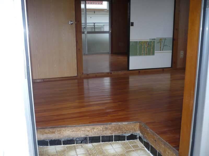 2DK Apartment for Rent in Uruma City, Okinawa - Thumbnail 2