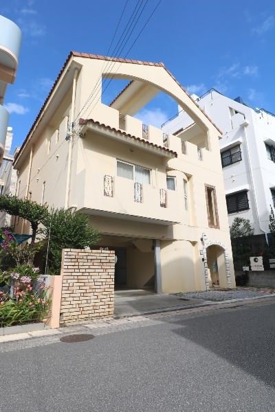 6LDK Reinforced Concrete House for Sale in Naha, Okinawa - Thumbnail 2