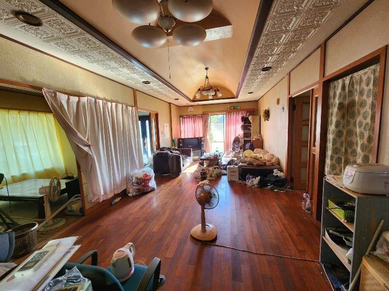 5LDK Single-Story House with Garden for Sale in Uruma City, Okinawa - Thumbnail 4