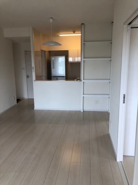 2LDK Corner Apartment in Okinawa City with 2 Parking Spaces - Thumbnail 2