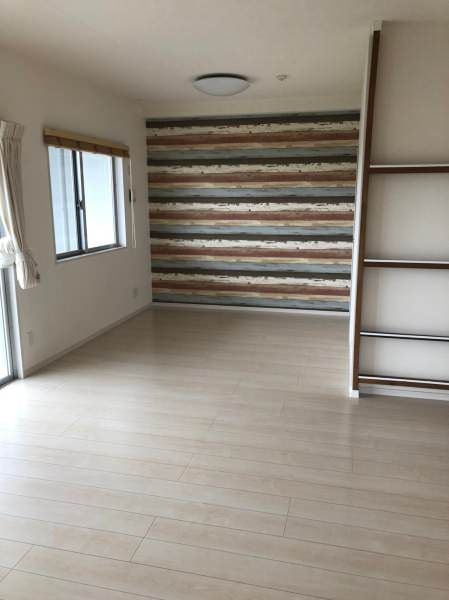 2LDK Corner Apartment in Okinawa City with 2 Parking Spaces - Thumbnail 4