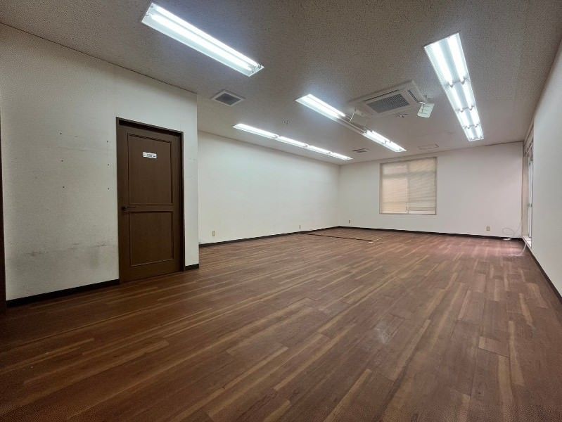 Office/Retail Space for Lease in Naha Tsuji, Okinawa - 119.6 sqm - Thumbnail 3