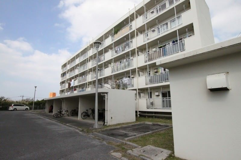 2DK Apartment for Rent in Itoman, Okinawa | Village House Awa-gone - Thumbnail 2