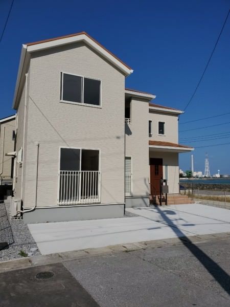 BEACHGARDEN M2 4LDK Beachside Investment House in Uruma, Okinawa - Thumbnail 2