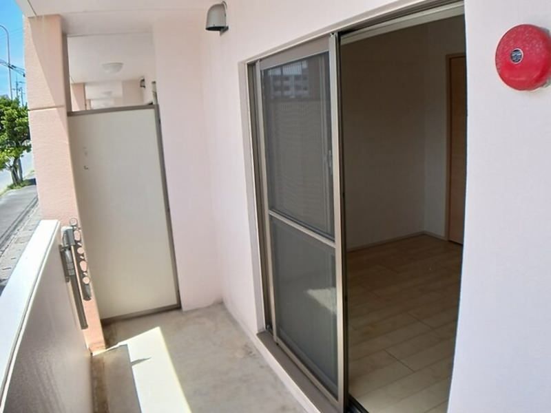 1DK Apartment for Rent in Uruma City, Okinawa - Modern Amenities - Thumbnail 4