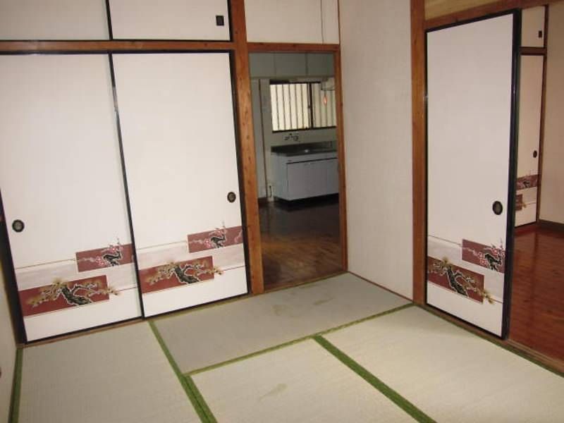 2DK Apartment for Rent in Ginowan, Okinawa | 34.71 sqm - Thumbnail 4
