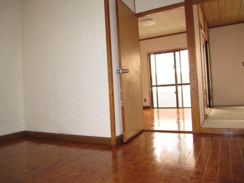 2DK Apartment for Rent in Ginowan, Okinawa | 34.71 sqm - Thumbnail 2