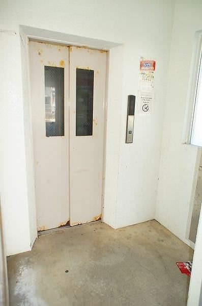 2LDK Apartment for Rent in Okinawa City with Elevator - Thumbnail 4