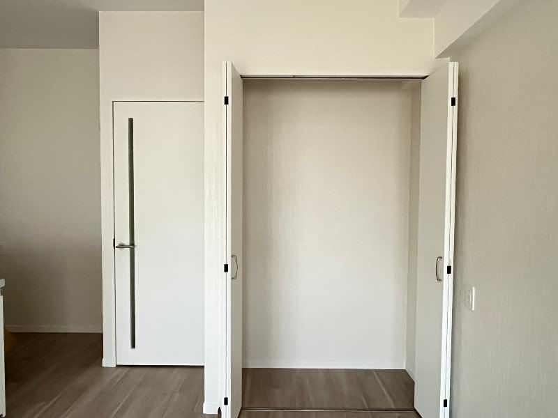New 1LDK Apartment in Uruma with Pet Policy & Free Internet - Thumbnail 4