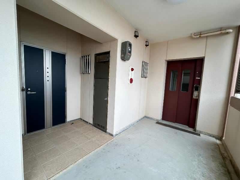 Spacious 2LDK Apartment for Rent in Okinawa City's Mihara Area - Thumbnail 4