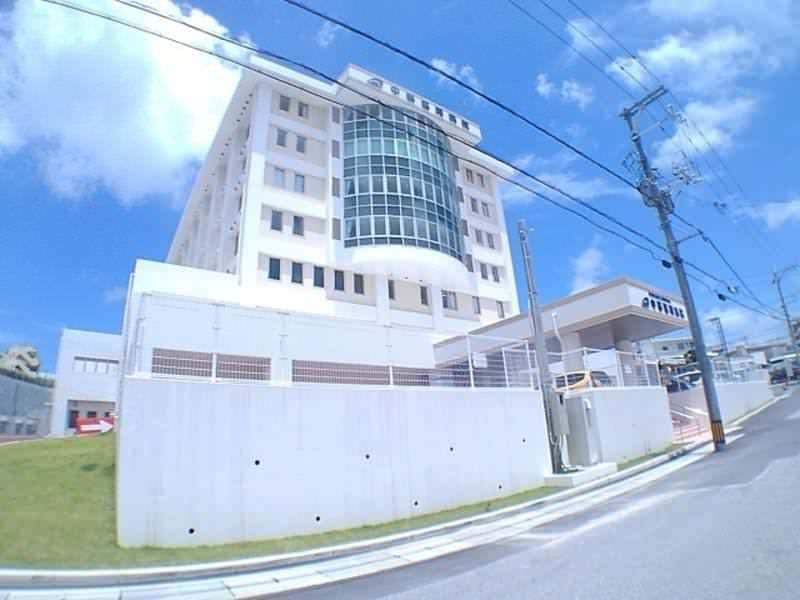 Spacious 2LDK Apartment for Rent in Okinawa City's Mihara Area - Thumbnail 2