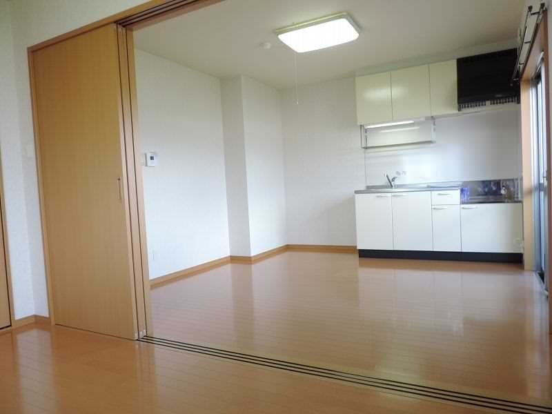 Oasis Shinsei 2DK Apartment for Rent in Nago, Okinawa - Thumbnail 3