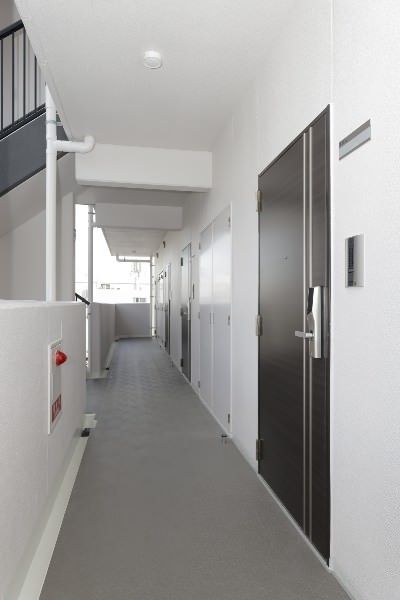 Modern 1K Apartment for Rent in Naha's Makishi, Okinawa - Thumbnail 2