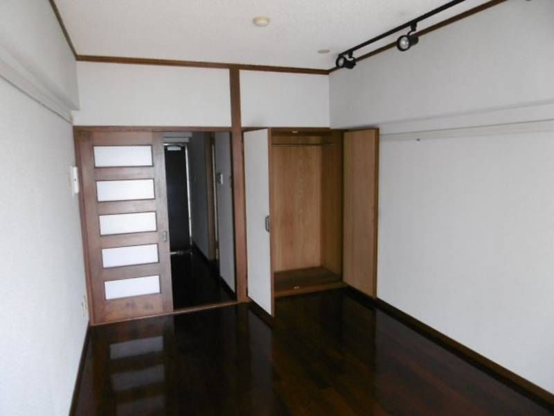 1K Apartment for Rent in Chatan, Okinawa Near Araha Beach - Thumbnail 4