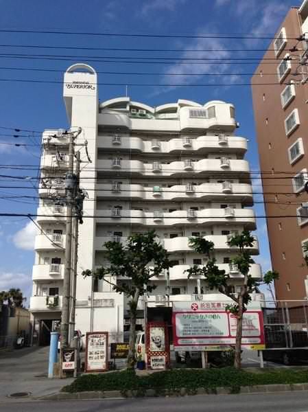 1K Apartment for Rent in Chatan, Okinawa Near Araha Beach - Image 1