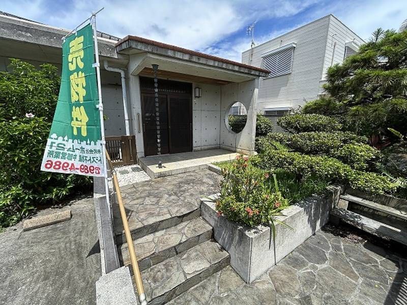 2LDK RC House with Garden in Ginowan, Okinawa - 98 Million Yen - Thumbnail 2