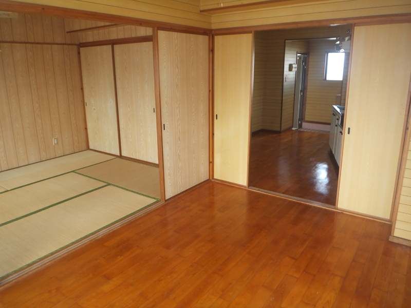K.I Mansion 2DK Apartment for Rent in Itoman, Okinawa - Thumbnail 2
