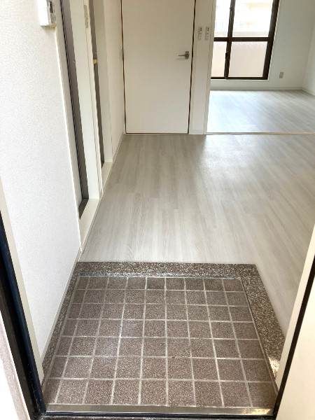 Renovated 2DK Apartment for Rent in Urasoe, Okinawa with Parking - Thumbnail 4