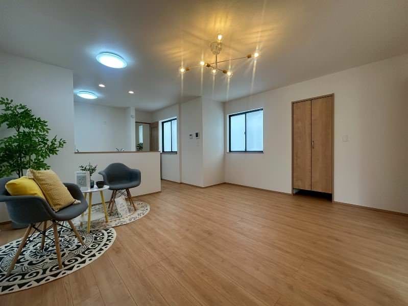 New 4LDK House for Sale in Yonabaru, Okinawa with 3 Parking Spaces - Thumbnail 4