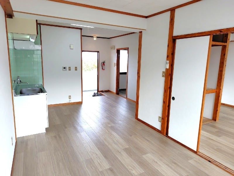 Renovated 2LDK Apartment for Rent in Ginowan, Okinawa - Thumbnail 2