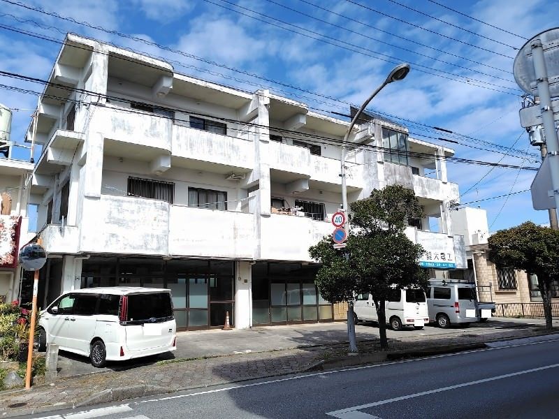 Renovated 2LDK Apartment for Rent in Ginowan, Okinawa - Image 1