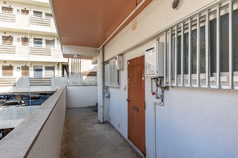 2DK Apartment for Rent in Naha Uema, Okinawa - 40,000 Yen - Thumbnail 4