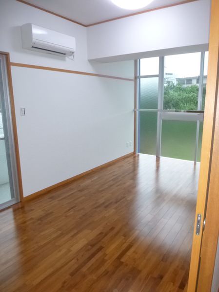2LDK Apartment for Rent in Tomigusuku City, Okinawa - Thumbnail 2