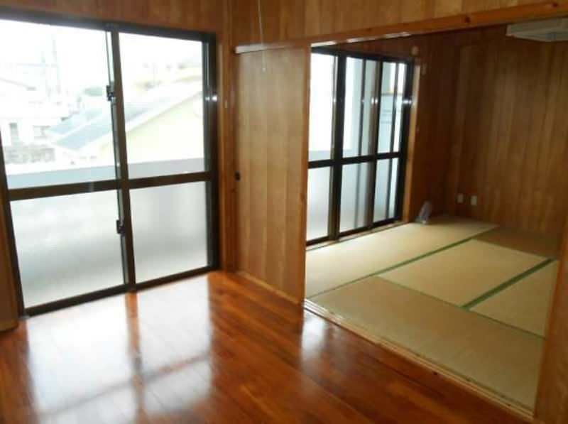 2LDK Apartment for Rent in Uruma City, Okinawa with 2 Parking Spaces - Thumbnail 2