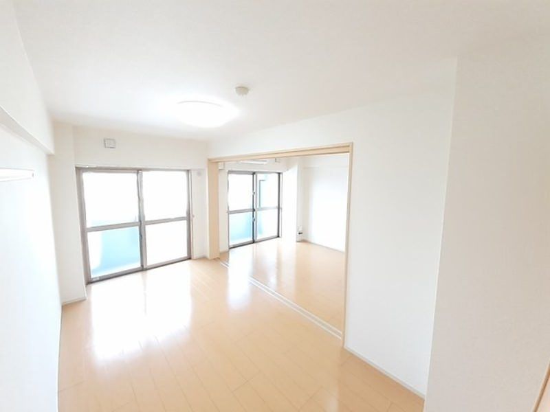 Spacious 1LDK Apartment in Nakagusuku, Okinawa with Free Internet - Thumbnail 2