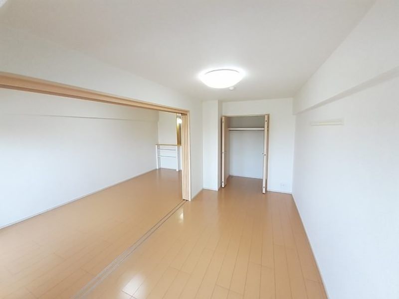 Spacious 1LDK Apartment in Nakagusuku, Okinawa with Free Internet - Thumbnail 4