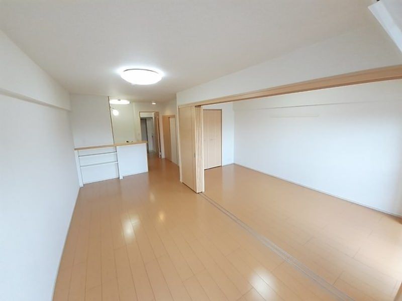 Spacious 1LDK Apartment in Nakagusuku, Okinawa with Free Internet - Thumbnail 3