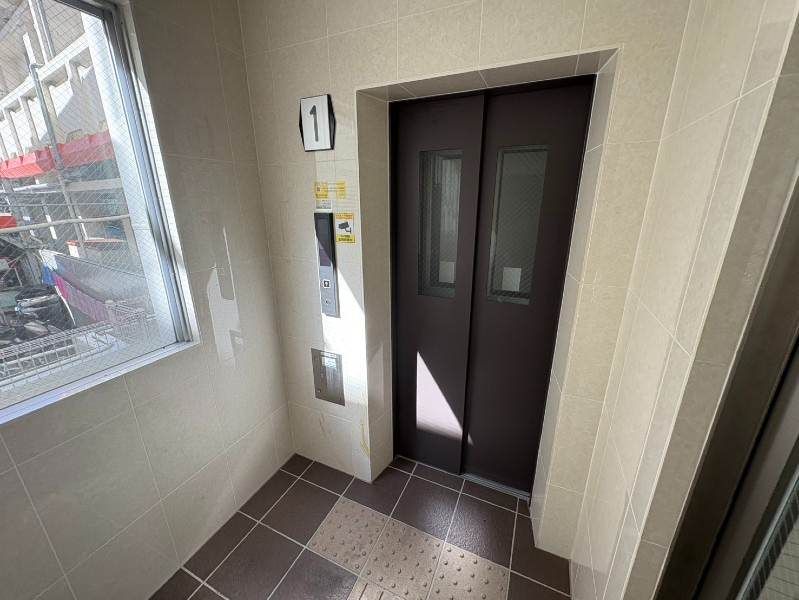 Modern 1K Apartment for Rent in Naha, Okinawa with Free Internet - Thumbnail 4