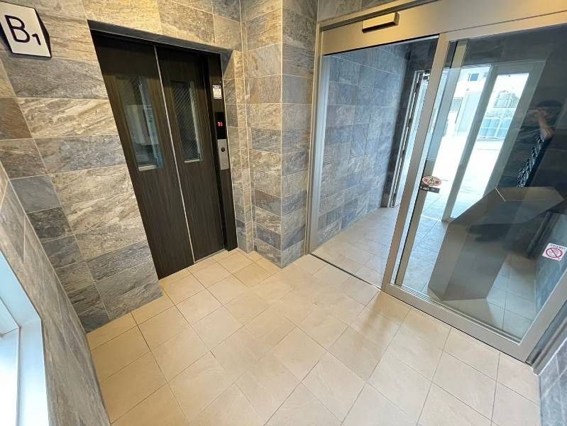 Modern 1LDK Apartment for Rent in Okinawa City, Chibana - Thumbnail 4