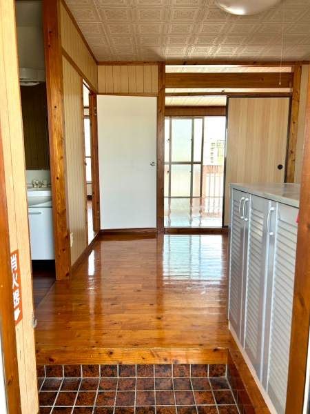 Seiwa Mansion 2DK Apartment for Rent in Naha Oroku - Thumbnail 3